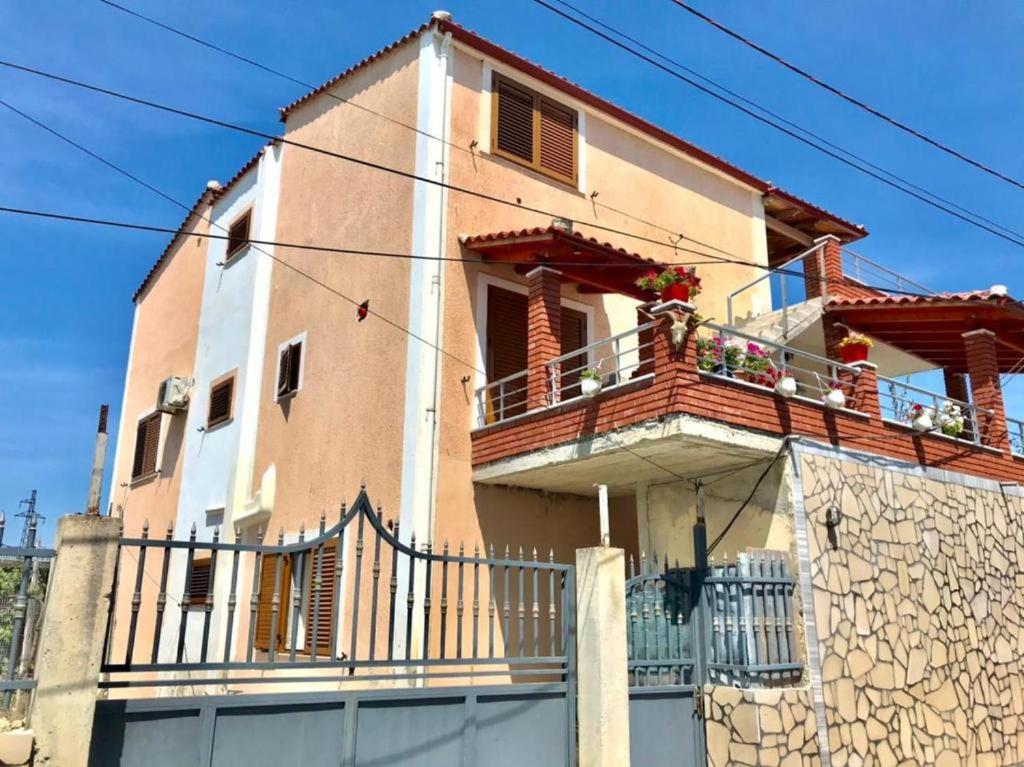 Vlorë Arlind'S Apartaments מראה חיצוני תמונה